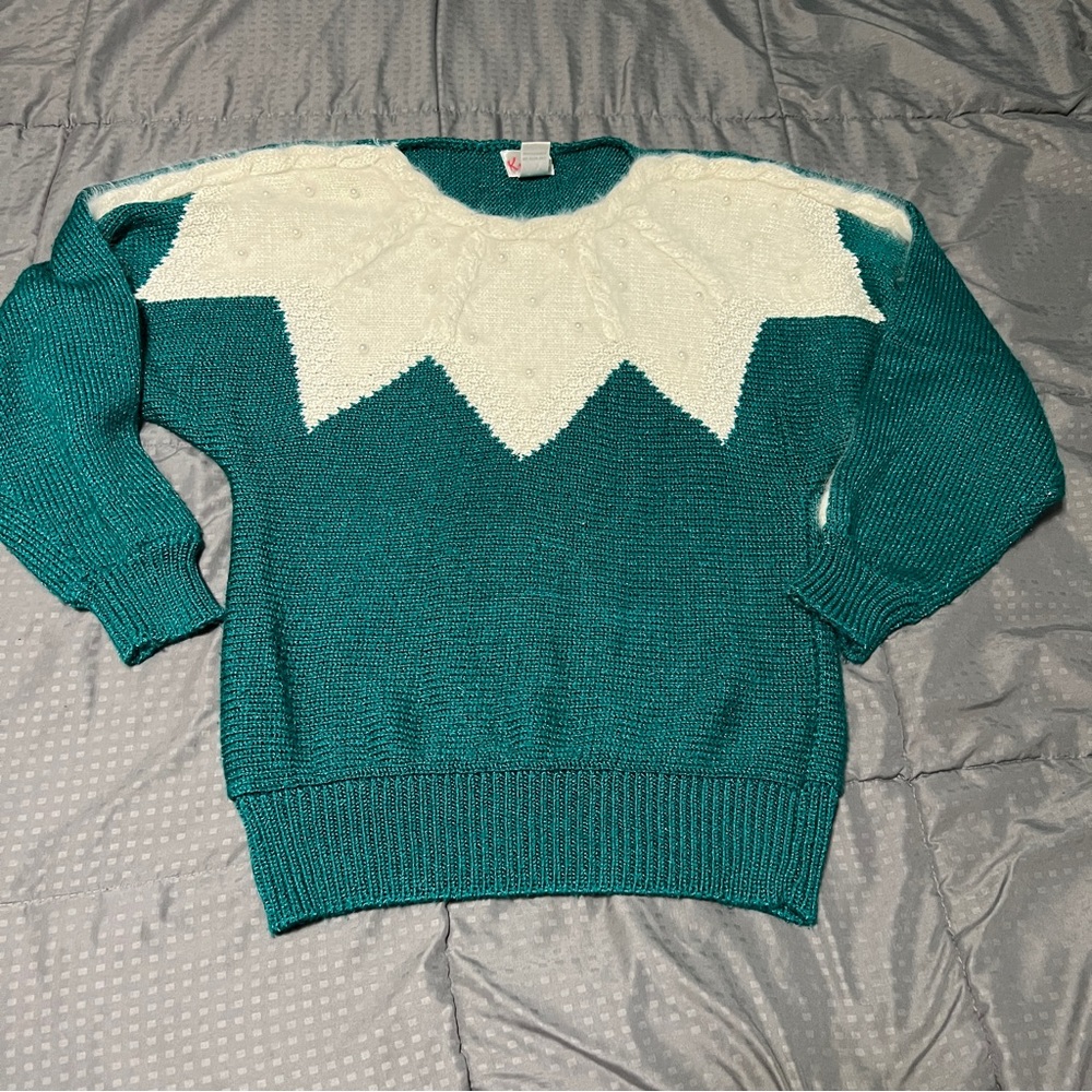 Knit concepts vintage sweater greenish & white bead accents one spot size small
